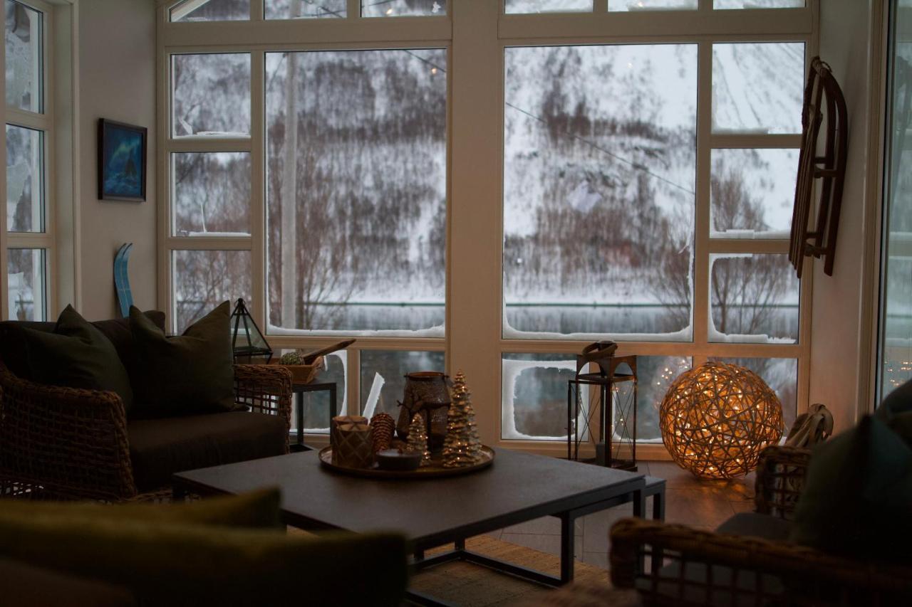 Kjosen Lodge, Lyngen. Lyngseidet Exteriér fotografie